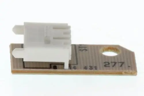 Platine mit einem weißen Steckverbinder, offenbar ein Bosch-Komponentenbauteil, möglicherweise für Gasgeräte, mit sichtbarem Anschluss und Kennzeichnung.